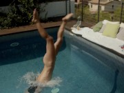 Lucious Lesbians Pleasure Each Other Pussies 11/16