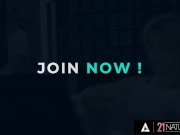 Hot Babe Decides To Take A Sensual Break 1/16