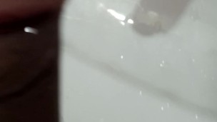 وسعت لها ترمة في الحمام كتموت على زبي كتغوت