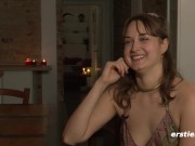 Ersties - Wäscheklammern an den Schamlippen machen Leoni richtig heiß 5/16