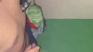 Tocandome viendo porno