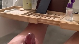 Solo cum in bubble bath