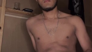 me masturbo hasta venirme encima mio