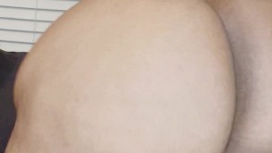 SEXY FLEXIBLE BBW BUSTS IT OPEN ON THE COUCH THEN MAKES IT CLAP TIL IT HURTS