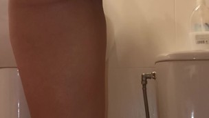 Me follo a mi HERMANASTRAS a escondidas en el baño (Parte 1)