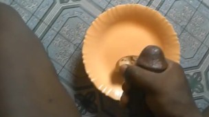 NAUGHTY AMATEUR BOY CUM ON CAKE BEFORE EATING IT😯😯