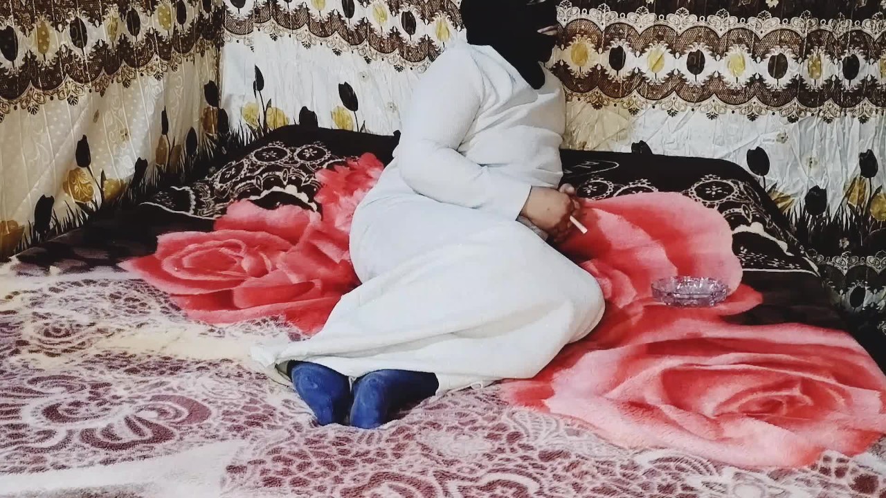 يسمني بخون حسام وهومسفرمع احمد صحبه سمع الكلام سكس عربي مصري بصوت واضح كلام يهيج نار - RedTube