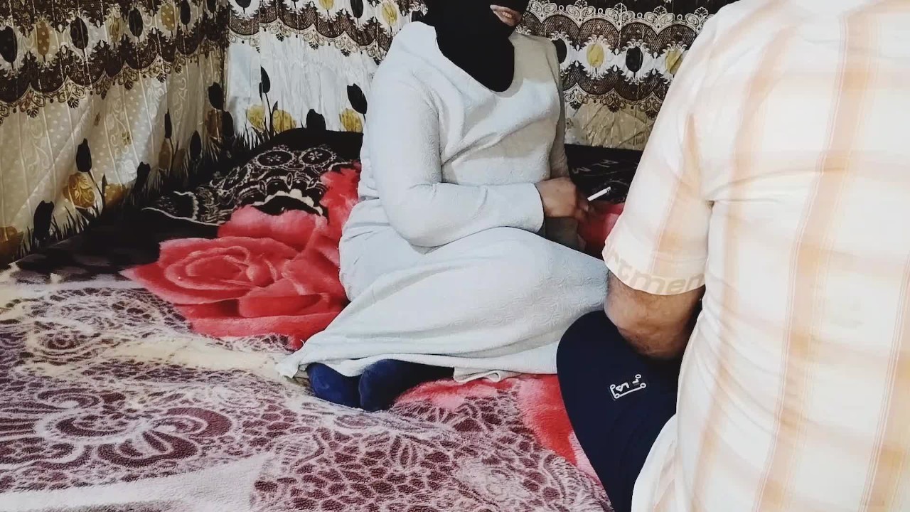 يسمني بخون حسام وهومسفرمع احمد صحبه سمع الكلام سكس عربي مصري بصوت واضح كلام يهيج نار - RedTube