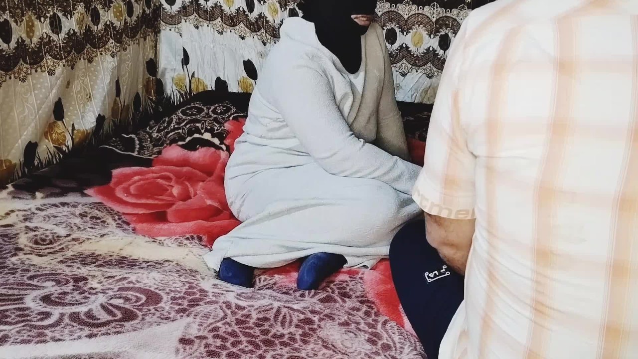 يسمني بخون حسام وهومسفرمع احمد صحبه سمع الكلام سكس عربي مصري بصوت واضح كلام يهيج نار - RedTube
