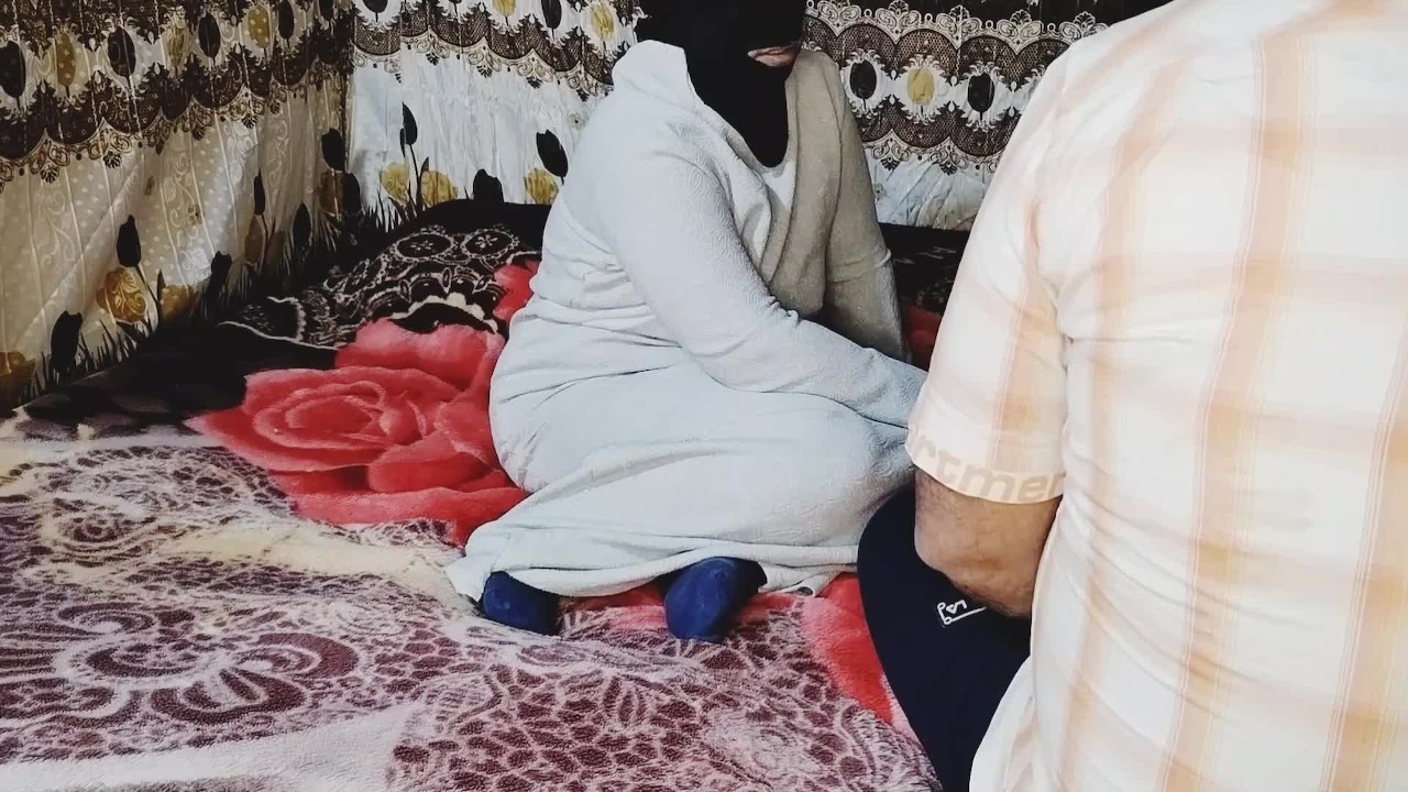 يسمني بخون حسام وهومسفرمع احمد صحبه سمع الكلام سكس عربي مصري بصوت واضح كلام يهيج نار - RedTube