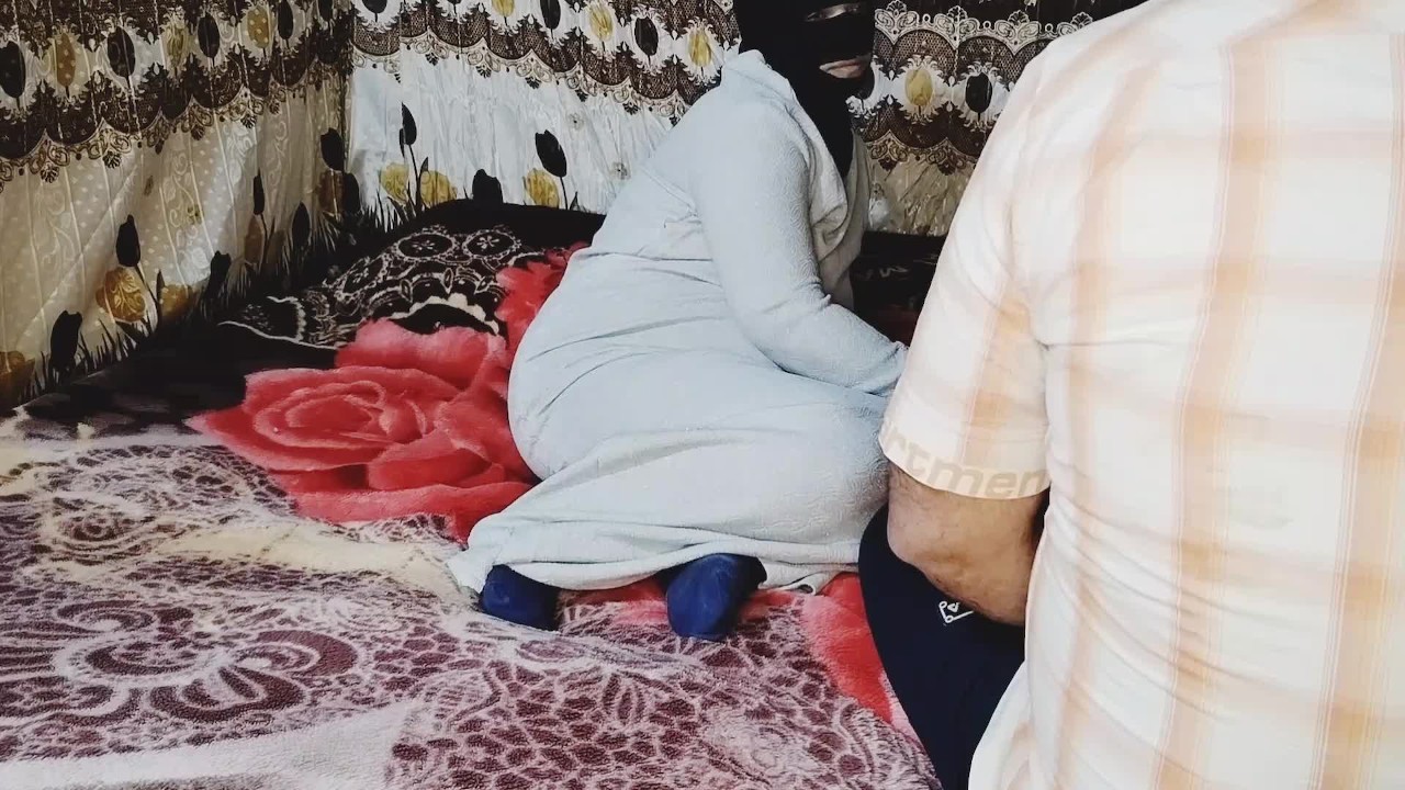 يسمني بخون حسام وهومسفرمع احمد صحبه سمع الكلام سكس عربي مصري بصوت واضح كلام يهيج نار - RedTube