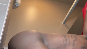 Buzzbunny throws it back on big fat black dick