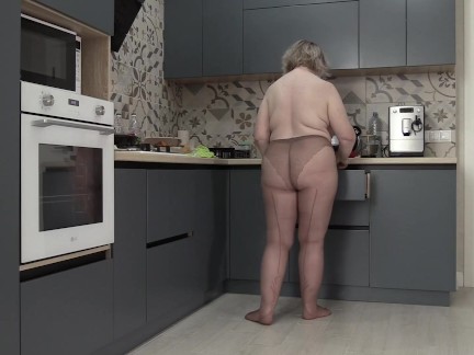 Housewife bbw milf with big saggy tits and nylon pantyhose.