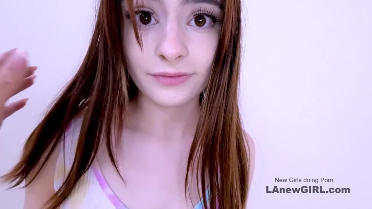 Tiny New Girl gets into Porn Lesbian Action ready to Lick Shaved Pussy - Vídeo de sexo grátis - RedTube