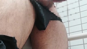 日々のオナニー　3/7　公衆トイレで秘密のオナニー