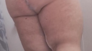 Straight Chubb jerks, pisses and cleans himself in shower