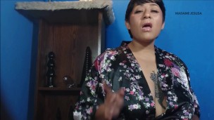 Dómina reprende a su sissy y le enseña a cómo comportarse.