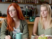 Ersties - Intimes sinnliches lesbisches Dildospiel mit Iva und Jolien 11/16