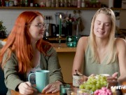 Ersties - Intimes sinnliches lesbisches Dildospiel mit Iva und Jolien 15/16