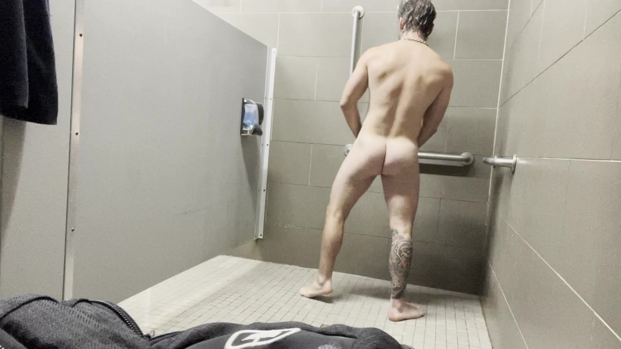 Guy Gets Caught in the Shower - Free Sex Video - RedTube