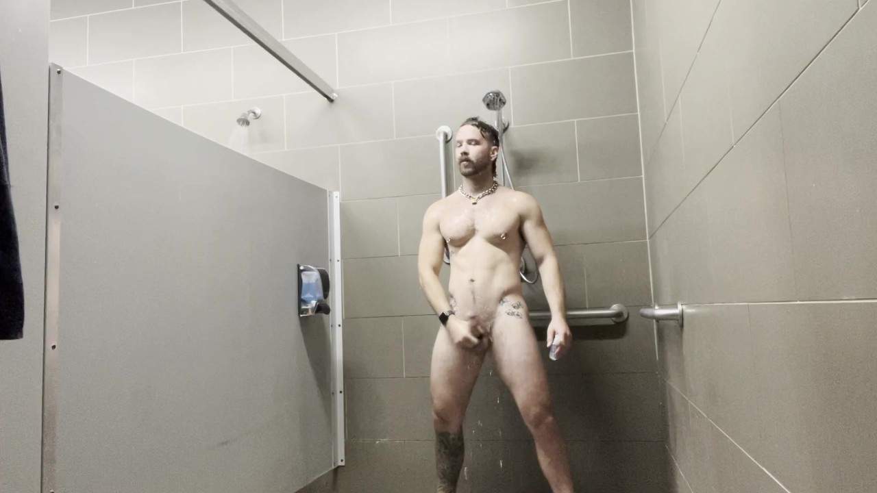 Guy Gets Caught in the Shower - Free Sex Video - RedTube