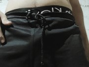 Joven amateur baila sexi mientras se toca sus partes. 1/16