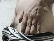 Joven amateur baila sexi mientras se toca sus partes. 6/16