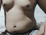 Joven amateur baila sexi mientras se toca sus partes. 9/16