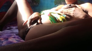 AMATEURE EBONY 18+ORGASM CUM WHILE SUN RAYS ENTER ROOM 💦