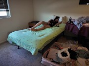 毎朝の日課オナニー。一人旅行中の寂しさから、おまんこに刺激を加えて気を紛らわす。（素人、日本人、個人撮影） 10/16