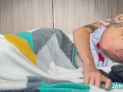 DESPIÉRTAME ASÍ SIEMPRE!! Ella quería darme lengua en los pezones. 4/16