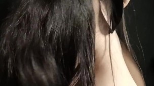 Mi vecina trata de hacerme Garganta Profunda y como no logra hacerme Venir me la Término Cogiendo