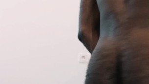 Masturbation urgente d'un mec Black