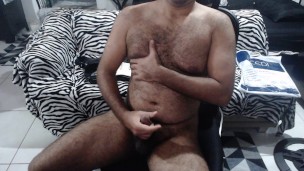 Bear cub beat Early morning handjob to relax