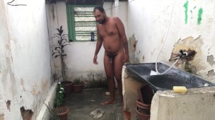 0175 Taking a bath in the spout