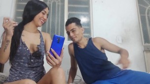 HERMOSA PAREJA DE HERMANASTROS- se toman fotos intimas y se graban teniendo sexo casero - AMATEUR