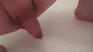 Masturbe (237) with one testicle