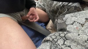 欲求不満でムラムラした男が大量射精する動画を横から撮影