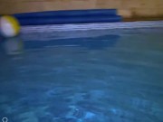 Solos y cachondos en la piscina con mi hermanastra 1/16