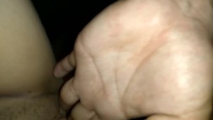 Me abre la panocha y me masturbo con su verga