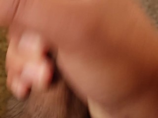 Me encuentro tan excitado que me comencé a masturbarme