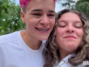 QUE RICA ADRENALINA! me chupa las tetas con el Lush en un parque 16/16