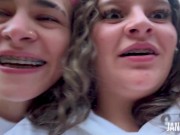 QUE RICA ADRENALINA! me chupa las tetas con el Lush en un parque 3/16