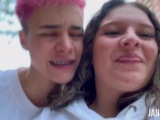 QUE RICA ADRENALINA! me chupa las tetas con el Lush en un parque 4/16