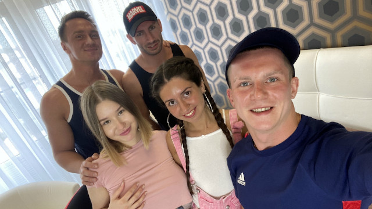 Домашняя секс групповуха двух красоток и хуястых парней - Free Sex Video - RedTube
