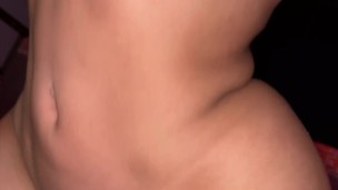 RIQUISIMA LATINA SE MASTURBA Y TERMINA PENETRADA Y LLENA DE SEMEN