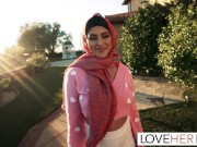 Her bare feet are especially eye-catching as she walks on the pavement, even with the hem of her pants covering parts of them 1/16