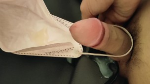 マスニーに興奮しすぎて、あふれ出す程大量射精してしまう変態君。