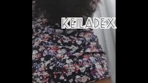 Mientras me lavo los dientes, me pongo hot y uso el cepillo para divertirme un poco