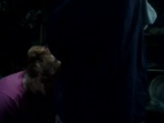 Me chupa el pene en la oscuridad mientras filmo
